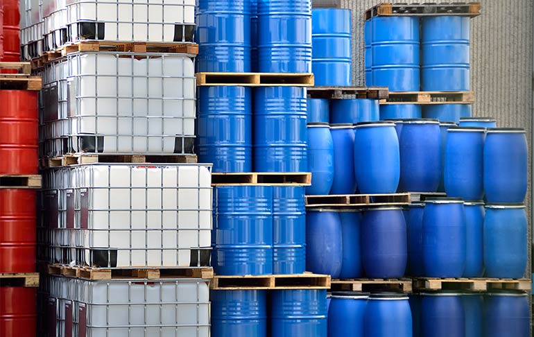 containers-in-a-large-distribution-warehouse